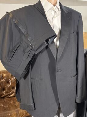 Tom Ford O'Connor Grossgrain Black Peak Lapel Tuxedo 2Pc 52 42R 38x33 Trousers